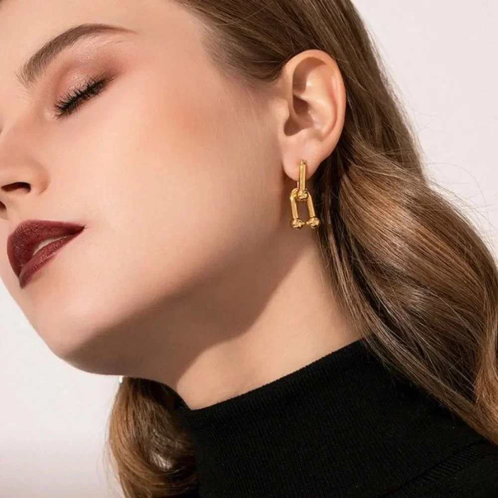 18k Gold Hardware U-Shaped Chain Link Earrings - Picture 6 of 10